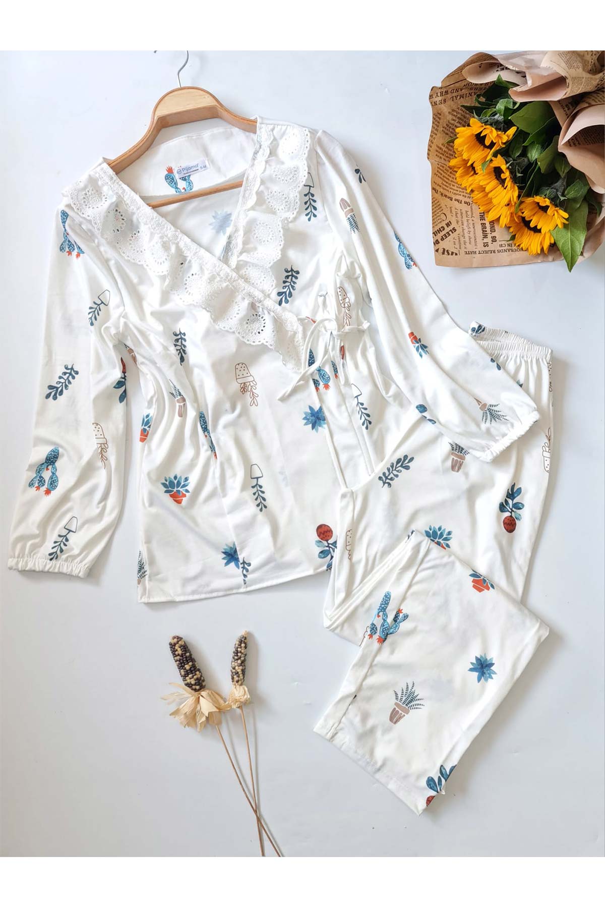 ÇeyizeDairHerşey - Ekru fisto dantel detaylı yandan bağlamalı vintage pijama takım 6258 (1)