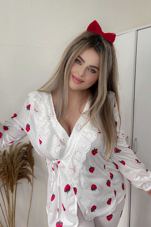 luxury beyaz kruveze dantelli çilekli bayan pijama takımı 5931 - 4